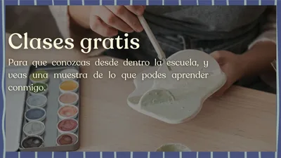 Manos esmaltando una pieza de cerámica en una clase grabada