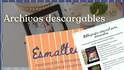 Guías y materiales descargables de cerámica en una tableta