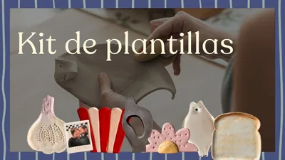 Kit de plantillas de cerámica sobre una mesa del taller